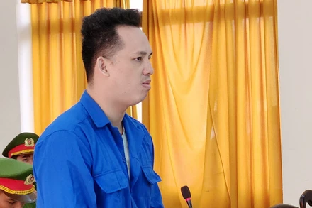 Bị cáo Nguyễn Minh Tuấn tại phiên tòa sáng 22/5.