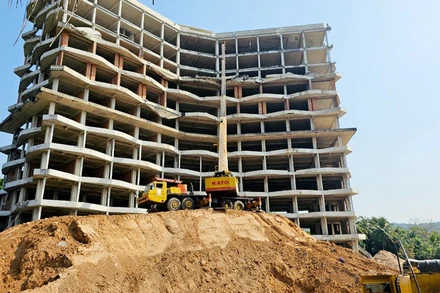 Công trình khách sạn 12 tầng xây dựng trái phép ở thành phố Phú Quốc, tỉnh Kiên Giang.