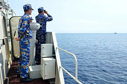 Tàu hải quân hai nước trên tuyến tuần tra chung.