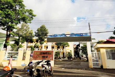 Khu Trung tâm hành chính huyện Kiên Hải, đường vào cơ quan Viện Kiểm sát nhân dân huyện Kiên Hải, nơi ông Phạm Đình Chiến công tác trước đây.