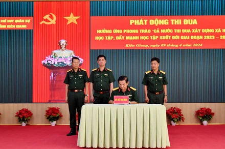 Các cơ quan, đơn vị đã ký kết giao ước thi đua.