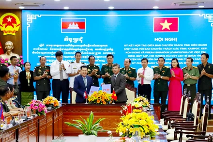 Ban Chuyên trách tỉnh Kiên Giang ký kết hợp tác tìm kiếm, quy tập, hồi hương hài cốt liệt sĩ quân tình nguyện và chuyên gia Việt Nam hy sinh trong các thời kỳ chiến tranh tại Campuchia, giai đoạn XXIII (mùa khô 2023-2024) với Ban Chuyên trách tỉnh Preah Sihanouk, Vương quốc Campuchia.