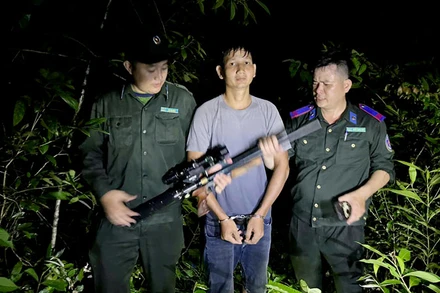 Đối tượng Lê Văn Thủ bị lực lượng chức năng bắt giữ. 