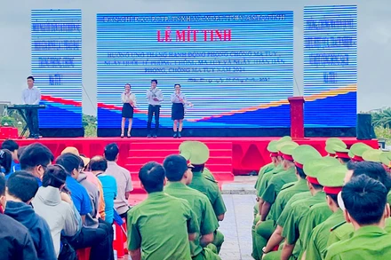 Quang cảnh lễ mít-tinh.