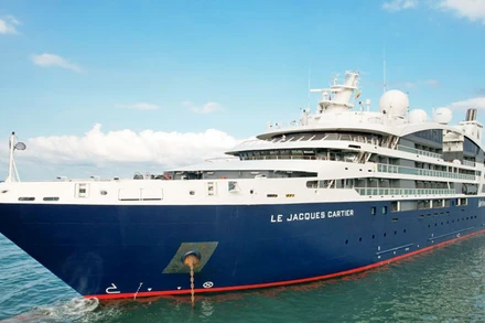 Siêu du thuyền Le Jacques Cartier ghé thăm Phú Quốc sáng 22/2.