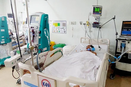 2 trong số 3 bệnh nhân nhập viện do ngộ độc rượu có chứa methanol ở Kiên Giang đã tử vong.