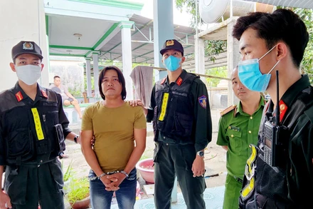 Công an bắt và khám xét nơi ở của Văn Thế Sự.