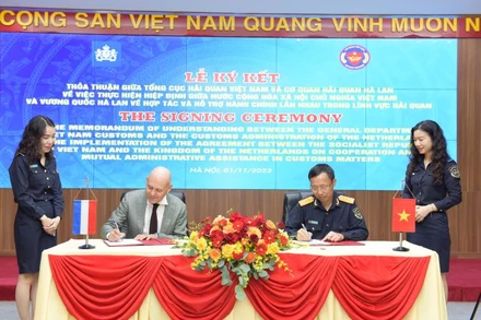 Tổng cục Hải quan Việt Nam và Cơ quan Hải quan Hà Lan ký kết thỏa thuận hợp tác.