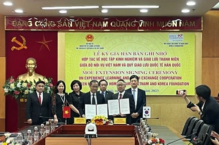 Quang cảnh lễ ký kết.