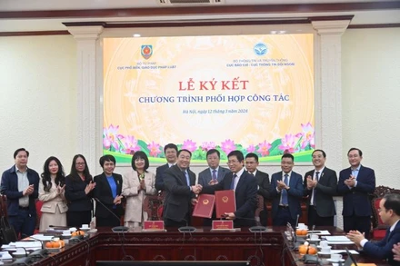 Quang cảnh lễ ký kết.