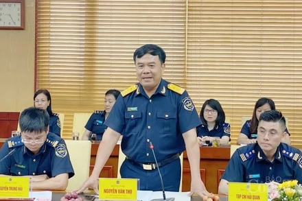 Đồng chí Nguyễn Văn Thọ thông tin về tình hình hoạt động của ngành Hải quan.