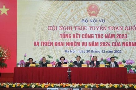 Phó Thủ tướng Trần Lưu Quang và Bộ trưởng Nội vụ Phạm Thị Thanh Trà dự hội nghị.