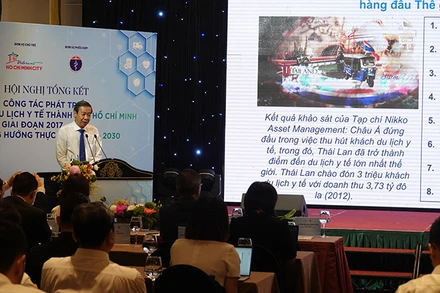 Phó Giám đốc Sở Y tế Thành phố Hồ Chí Minh Nguyễn Văn Vĩnh Châu phát biểu tại hội nghị.