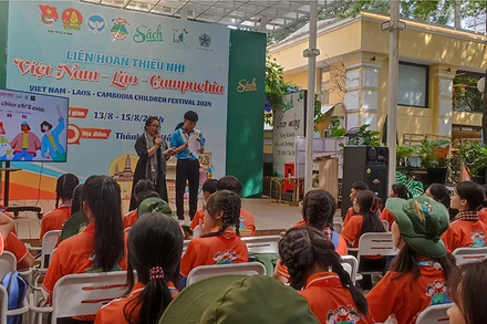 Các em thiếu nhi 3 nước có nhiều hoạt động bổ ích tại Đường sách Thành phố Hồ Chí Minh.