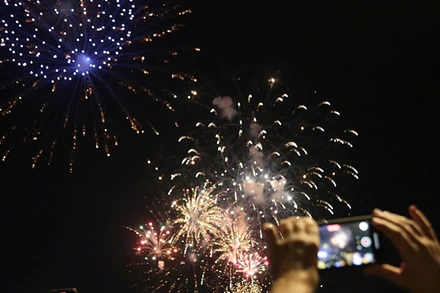 Dịp chào mừng 30/4, Thành phố Hồ Chí Minh sẽ bắn pháo hoa tầm cao trong 3 ngày. (Ảnh Thế Anh)