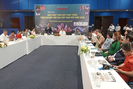 Quang cảnh buổi tọa đàm.