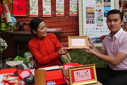 Không gian thư pháp tại Sắc quê Quảng Ngãi.