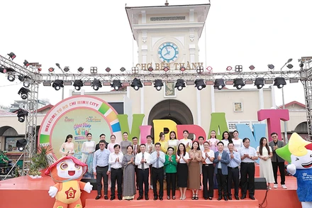 Lễ phát động Tuần lễ Du lịch Thành phố Hồ Chí Minh lần 4 được diễn ra tại khu vực trước cổng Chợ Bến Thành.