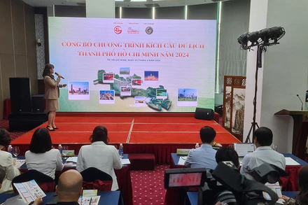 Quang cảnh buổi công bố chương trình.