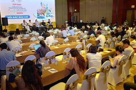 Quang cảnh buổi họp báo.