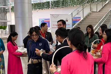 Những vị khách quốc tế đầu tiên đến Thành phố Hồ Chí Minh trong năm 2024.