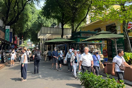 Đường sách Thành phố Hồ Chí Minh thu hút sự quan tâm của du khách quốc tế.