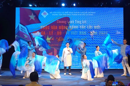 Tác phẩm "Người chiến sĩ em yêu" của Trần Thanh Quang đoạt giải Nhất thể loại lý-hò-vè được trình bày bởi chính tác giả.