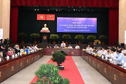 Quang cảnh chương trình họp mặt. (Ảnh: Quốc Thanh)