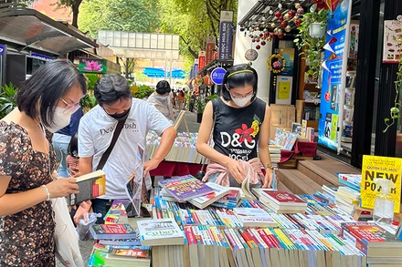 Nhiều chính sách ưu đãi, giảm giá đặc biệt của các nhà xuất bản, các đơn vị phát hành sách trong tuần lễ sách và doanh nhân.