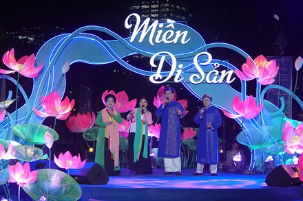 Tiết mục biểu diễn nghệ thuật Chèo của các nghệ nhân.