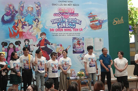 Đông đảo nghệ sĩ tham gia vở kịch "Ngày xửa ngày xưa" đến giao lưu tại Chương trình ra mắt sách.