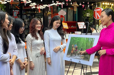 Triển lãm giới thiệu đến công chúng về vùng đất An Giang đa dạng sắc màu.