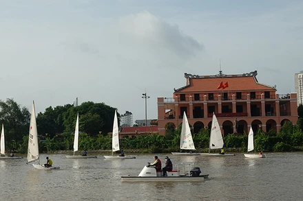 Sự kiện diễu hành trên sông trong lễ khai mạc Lễ hội Sông nước Thành phố Hồ Chí Minh lần thứ nhất năm 2023.