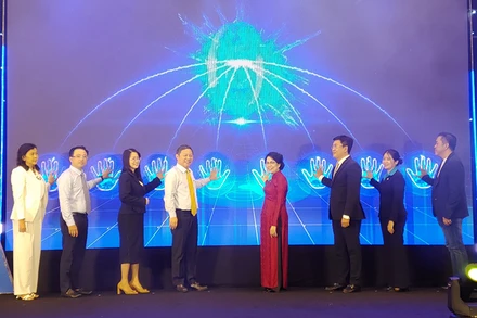 Các đại biểu thực hiện nghi thức khai mạc ngày hội.