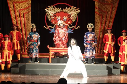 Vở Lê Văn Duyệt - Người mang chín án tử (Nhà hát kịch Idecaf) là một trong 5 vở đạt Huy chương Vàng Liên hoan Sân khấu Thành phố Hồ Chí Minh lần 1.