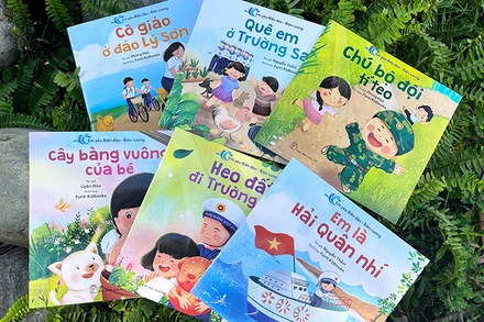 Bộ sách “Em yêu biển đảo-biên cương”.