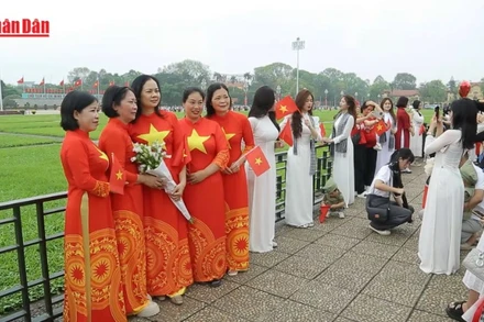 [Video] Không khí “ngày hội non sông” tại Hà Nội