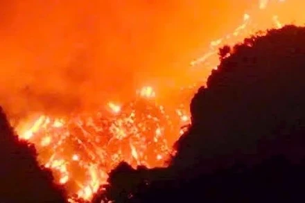 [Video] Hà Nam: Cháy rừng lớn tại phường Ba Sao, ngọn lửa lan nhanh do gió mạnh và thời tiết hanh khô 