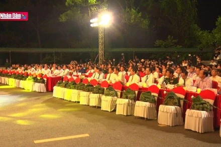 Chương trình nghệ thuật Màu hoa đỏ tại Nghĩa trang liệt sĩ quốc gia Trường Sơn