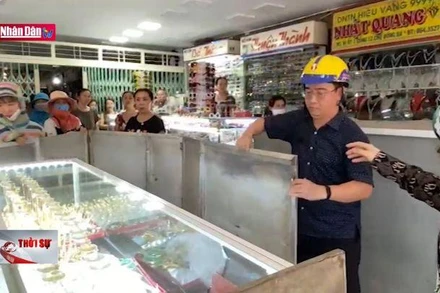 Khởi tố nguyên cán bộ trại giam Bình Điền với hai tội danh