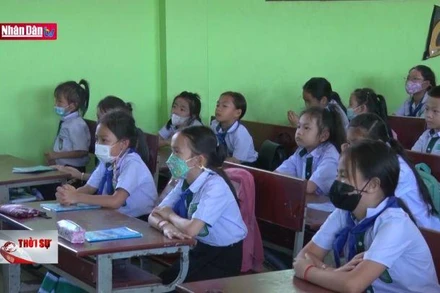Trường song ngữ Lào - Việt Nam Nguyễn Du khai giảng năm học mới