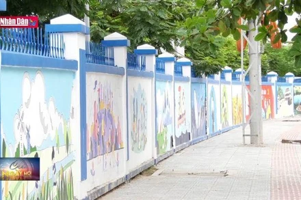 Làm đẹp tuyến phố qua những bức tường cũ