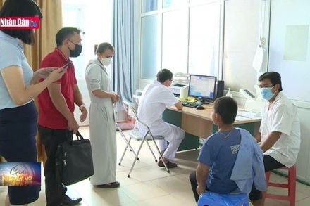 Cảnh báo thực trạng tự chữa vết thương bằng lá thuốc không qua thăm khám