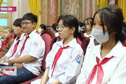 Gặp mặt trẻ mồ côi, khuyết tật, có hoàn cảnh khó khăn