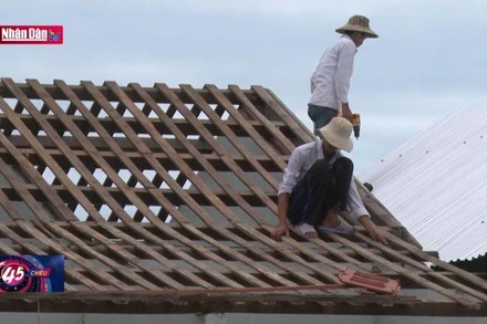 Nhiều khó khăn ổn định cuộc sống người dân sau bão