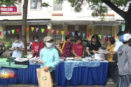 Phiên chợ chia sẻ đồ cũ - Hướng tới chính sách kinh tế tuần hoàn