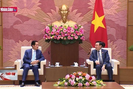 Chủ tịch Quốc hội tiếp Đoàn đại biểu cấp cao Thủ đô Phnôm Pênh