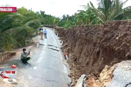 Sụt lún nghiêm trọng đường giao thông tại Long An