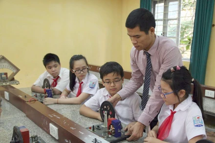 Trong giờ học tại Trường THCS Thái Thịnh, Hà Nội. (Ảnh: DUY LINH)