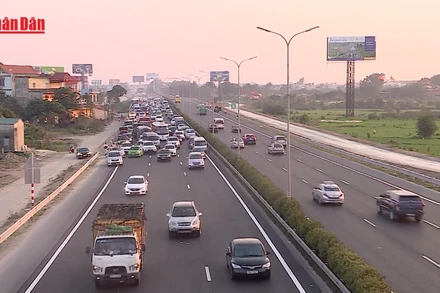 [Video] Bác bỏ tin đồn cấm xe đời cũ từ 2017